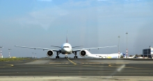 Boeing777A6-ENNPragueairport20154.jpg