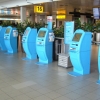 [kiosky na check-in na letišti Schiphol]